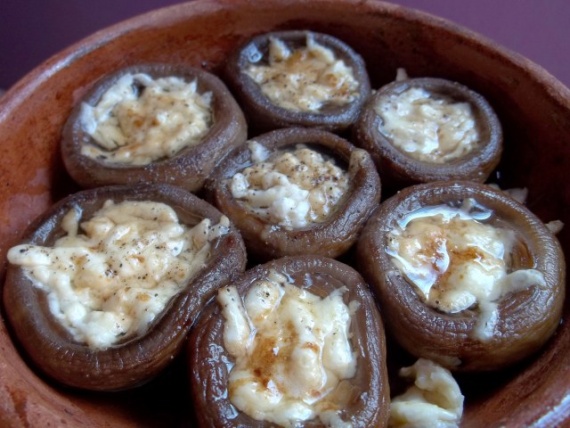 Шампиньоны, запеченные с сыром в духовке Шампиньоны, запеченные с сыром в духовке