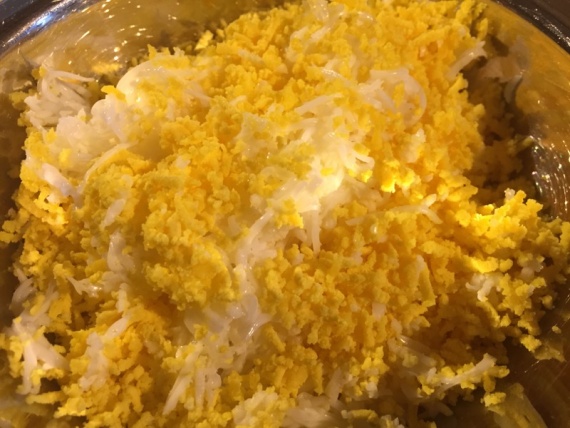 Салат с крабовыми палочками и грибами Салат с крабовыми палочками и грибами