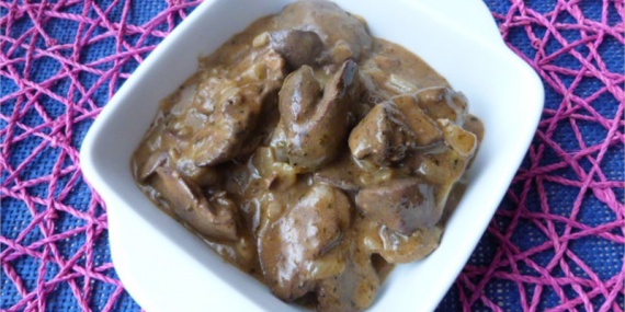 Куриная печень по-строгановски Куриная печень по-строгановски
