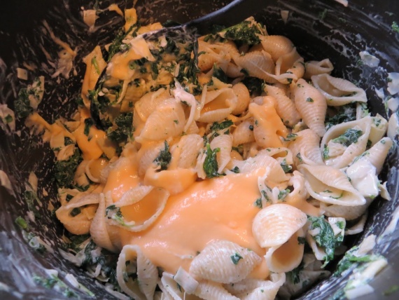 Макароны со шпинатом, артишоками и сыром Макароны со шпинатом, артишоками и сыром