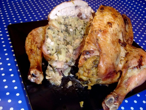 Курица, фаршированная грибами Курица, фаршированная грибами