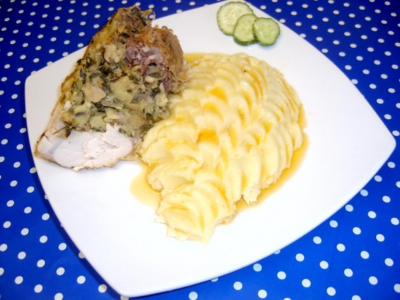 Курица, фаршированная грибами Курица, фаршированная грибами