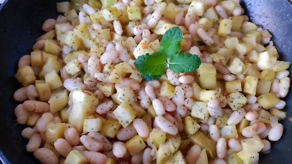 Салат из белой консервированной фасоли Салат из белой консервированной фасоли