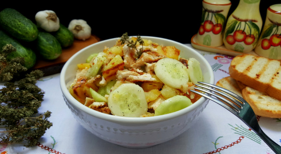 Салат с курицей и картофелем Салат с курицей и картофелем