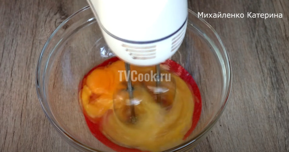 Рецепт очень простого и вкусного рулета с яблоками. Выпекается вместе с начинкой Рецепт очень простого и вкусного рулета с яблоками. Выпекается вместе с начинкой