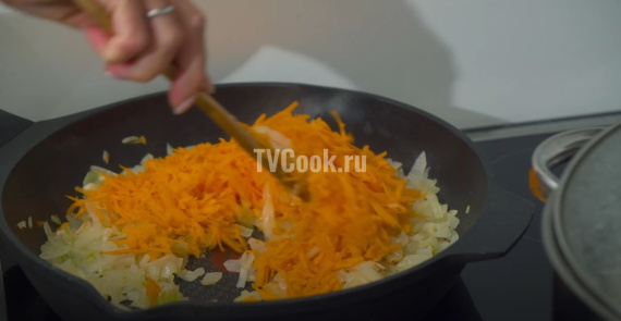 Солянка сборная мясная с квашеными огурцами Солянка сборная мясная с квашеными огурцами
