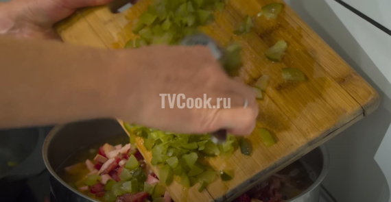 Солянка сборная мясная с квашеными огурцами Солянка сборная мясная с квашеными огурцами