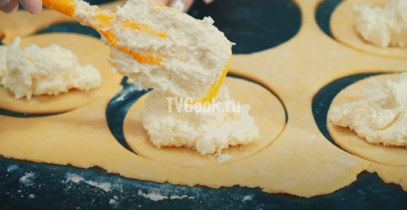 Сочники с творогом и манной крупой Сочники с творогом и манной крупой