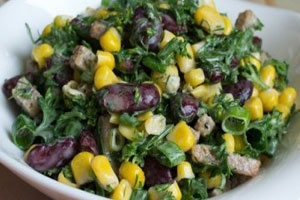 Салат с кириешками и фасолью Салат с кириешками и фасолью