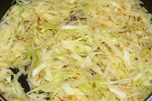 Курица с капустой и картошкой запеченная в горшочках Курица с капустой и картошкой запеченная в горшочках