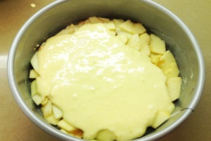 Шарлотка с яблоками на сметане Шарлотка с яблоками на сметане