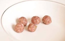 Суп с мясными фрикадельками и рисом Суп с мясными фрикадельками и рисом