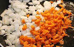 Суп с мясными фрикадельками и рисом Суп с мясными фрикадельками и рисом