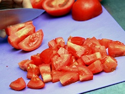 Салат с помидорами, огурцами и сыром Салат с помидорами, огурцами и сыром