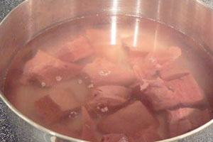 Салат с печенью и огурцами Салат с печенью и огурцами