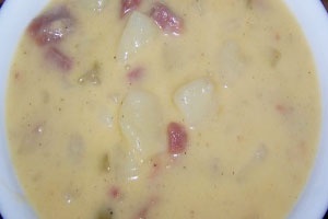 Сырный суп с колбасой Сырный суп с колбасой