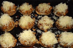 Шампиньоны, фаршированные фаршем Шампиньоны, фаршированные фаршем
