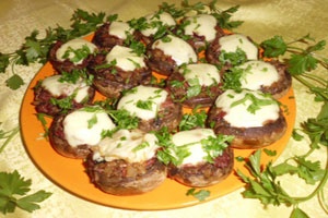 Шампиньоны, фаршированные фаршем Шампиньоны, фаршированные фаршем