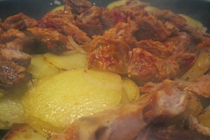 Жареная картошка с курицей Жареная картошка с курицей