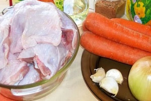 Курица жареная с морковью Курица жареная с морковью