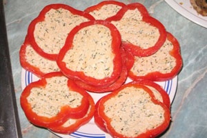 Перец, фаршированный сыром Перец, фаршированный сыром