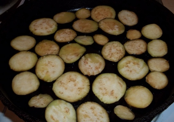 Баклажаны с чесноком и морковью Баклажаны с чесноком и морковью