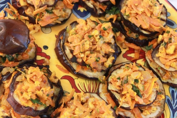 Баклажаны с чесноком и морковью Баклажаны с чесноком и морковью