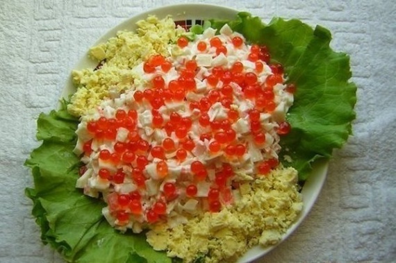 Салат с кальмарами и крабами Салат с кальмарами и крабами