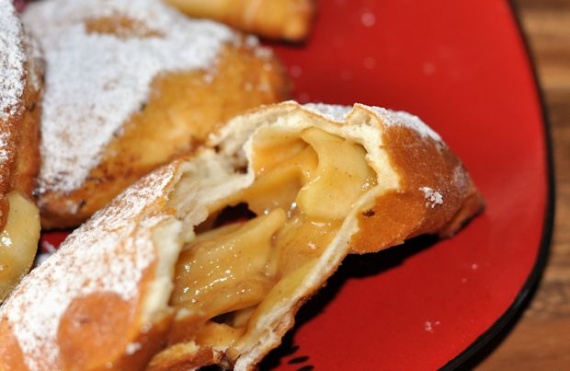 Жареные пирожки с яблоками Жареные пирожки с яблоками