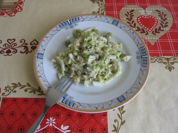 Салат с пекинской капустой и тунцом Салат с пекинской капустой и тунцом