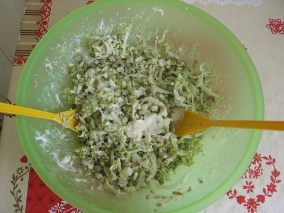 Салат с пекинской капустой и тунцом Салат с пекинской капустой и тунцом