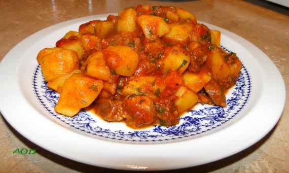 Говядина, тушеная с картофелем Говядина, тушеная с картофелем