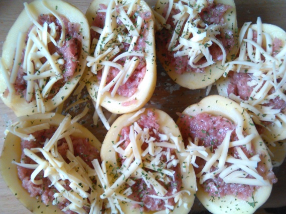 Картофель, фаршированный фаршем, запеченный в духовке Картофель, фаршированный фаршем, запеченный в духовке
