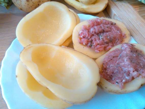 Картофель, фаршированный фаршем, запеченный в духовке Картофель, фаршированный фаршем, запеченный в духовке