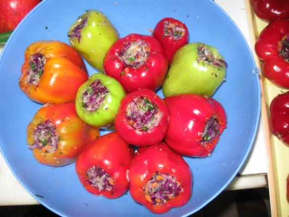 Маринованный перец, фаршированный капустой Маринованный перец, фаршированный капустой