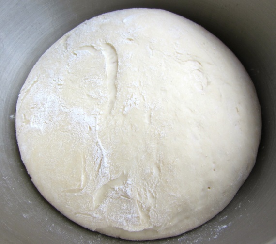 Пицца с ананасами и ветчиной Пицца с ананасами и ветчиной