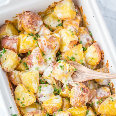Запеченный картофель с сыром в духовке Запеченный картофель с сыром в духовке