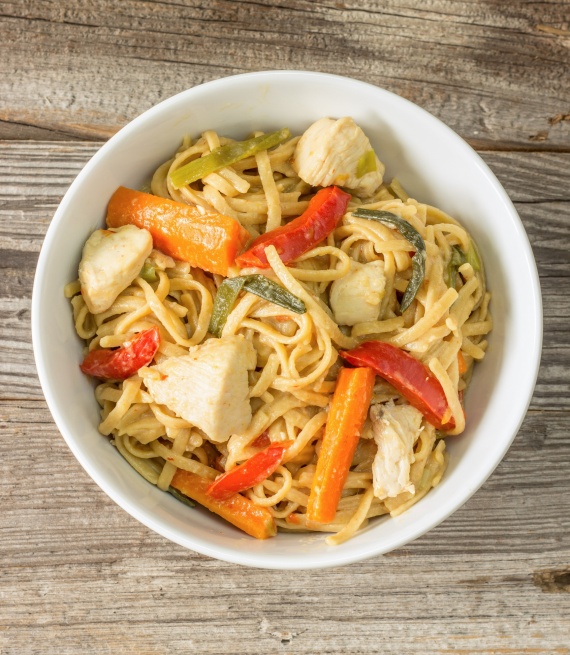 Паста с курицей и овощами Паста с курицей и овощами