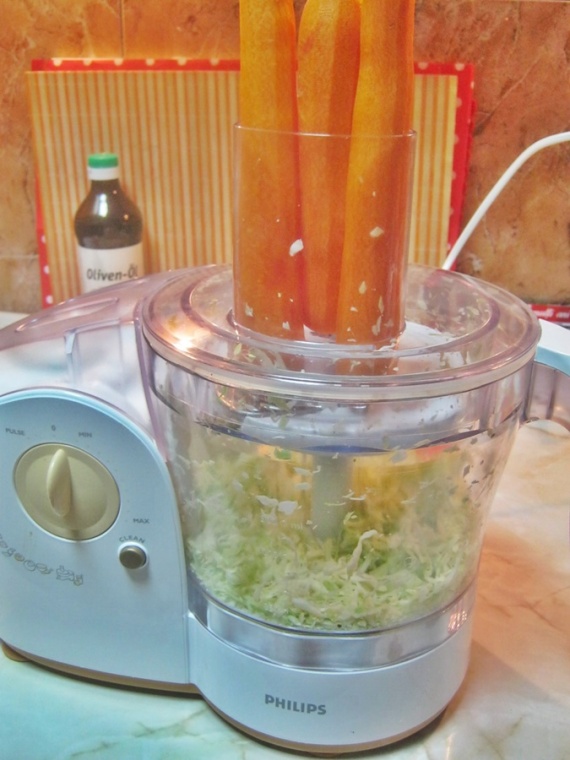 Салат из капусты, свеклы и моркови Салат из капусты, свеклы и моркови