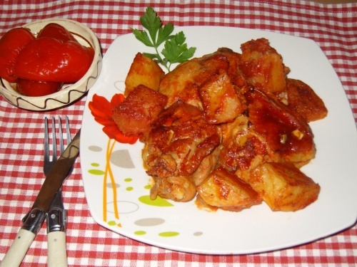 Курица с картошкой в томатном соусе Курица с картошкой в томатном соусе