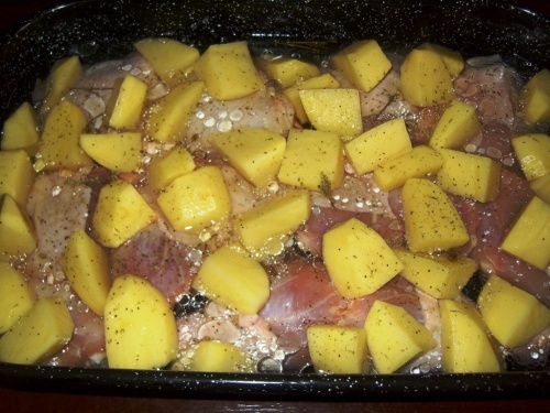 Курица с картошкой в томатном соусе Курица с картошкой в томатном соусе