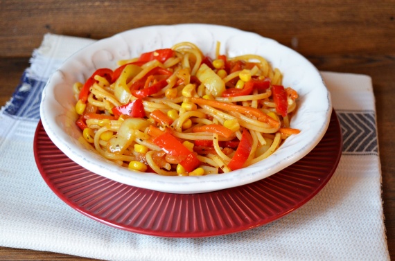 Паста с тушеными овощами Паста с тушеными овощами