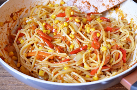 Паста с тушеными овощами Паста с тушеными овощами