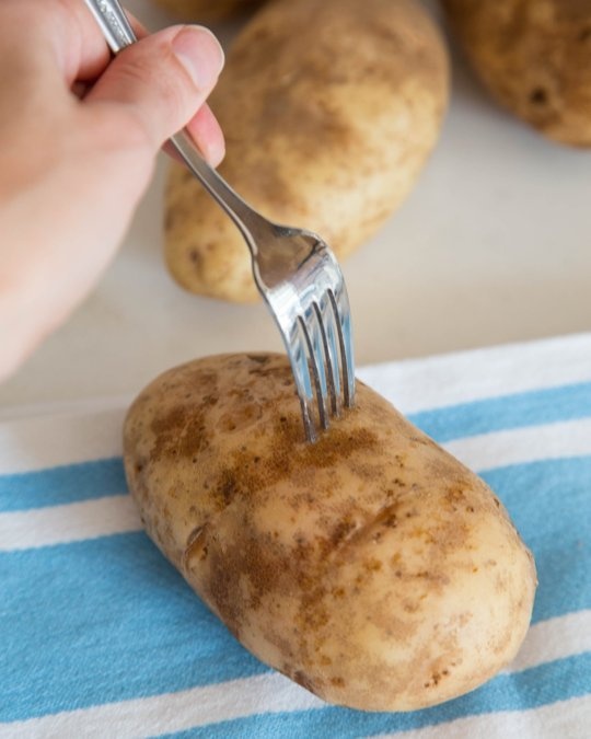 Картофель, запеченный в микроволновке Картофель, запеченный в микроволновке