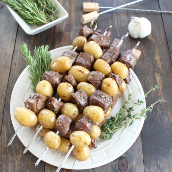 Шашлык из мяса и картофеля Шашлык из мяса и картофеля