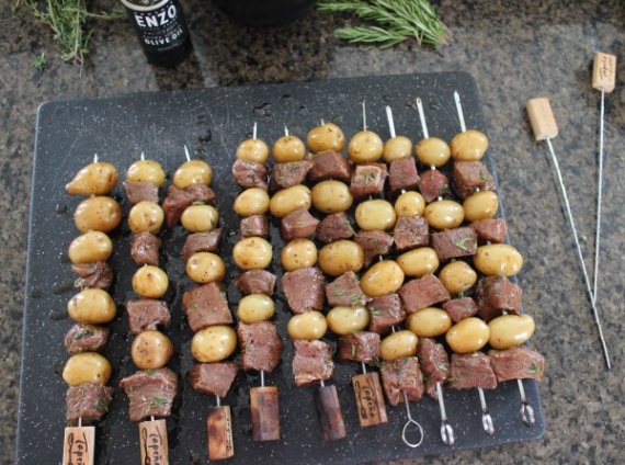 Шашлык из мяса и картофеля Шашлык из мяса и картофеля