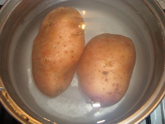 Запеченный картофель с яйцом Запеченный картофель с яйцом