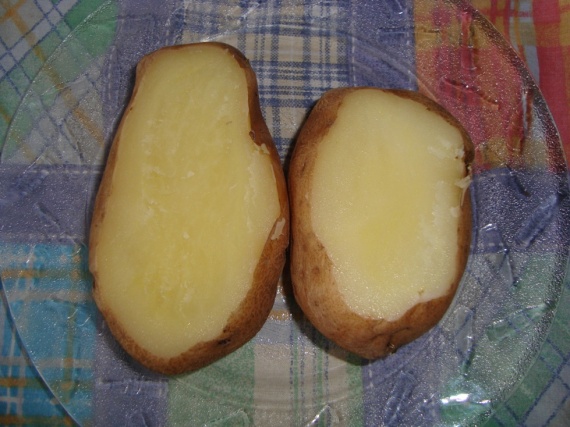 Запеченный картофель с яйцом Запеченный картофель с яйцом