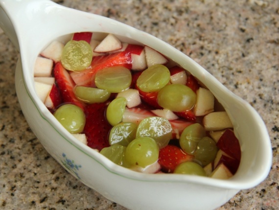 Фруктовый салат с клубникой Фруктовый салат с клубникой