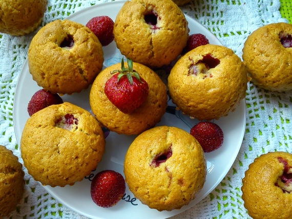Маффины с клубникой Маффины с клубникой